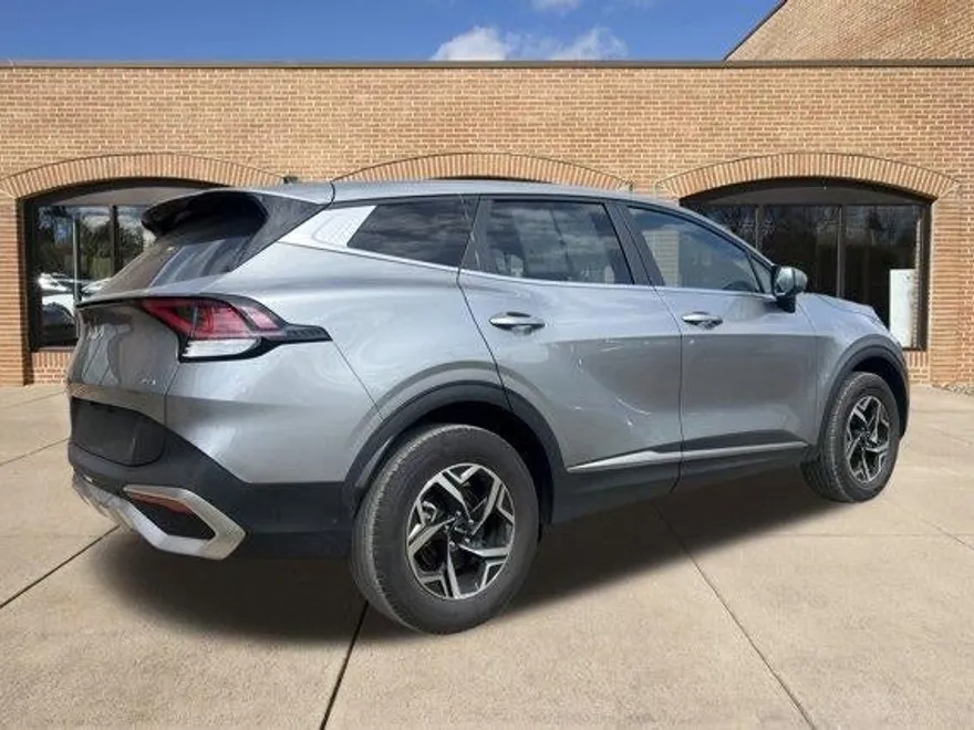 2024 Kia Sportage LX photo 1