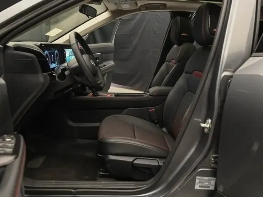 2025 Nissan Kicks SR photo 23