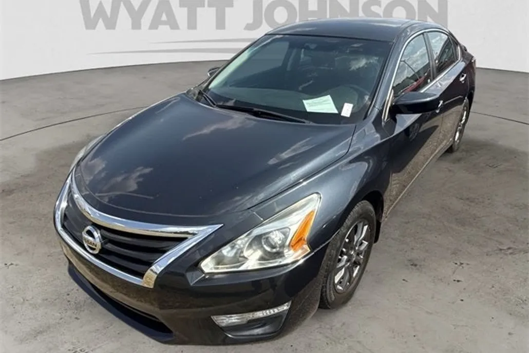 2015 Nissan Altima 2.5 S photo 1