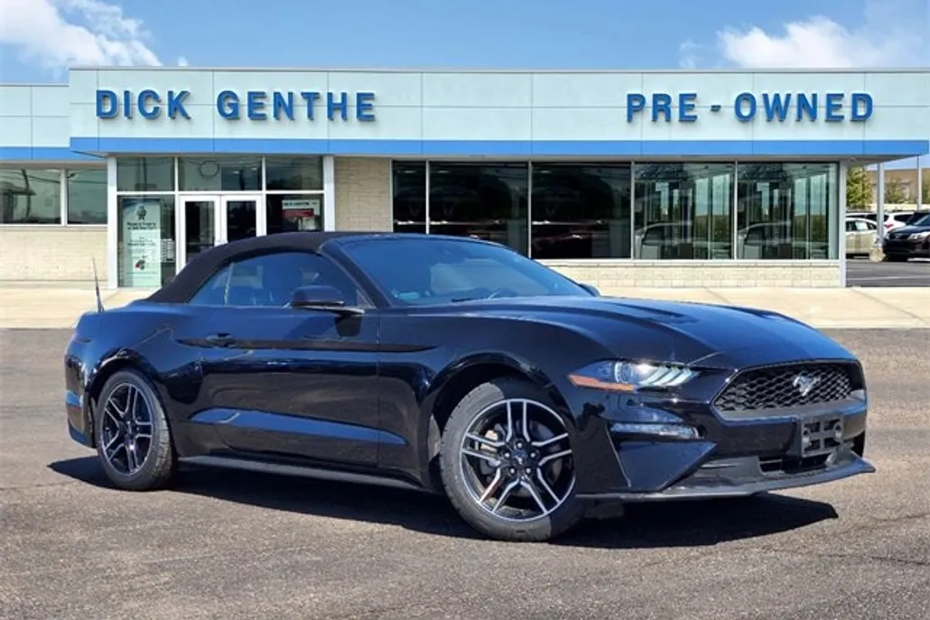 2022 Ford Mustang EcoBoost photo 1