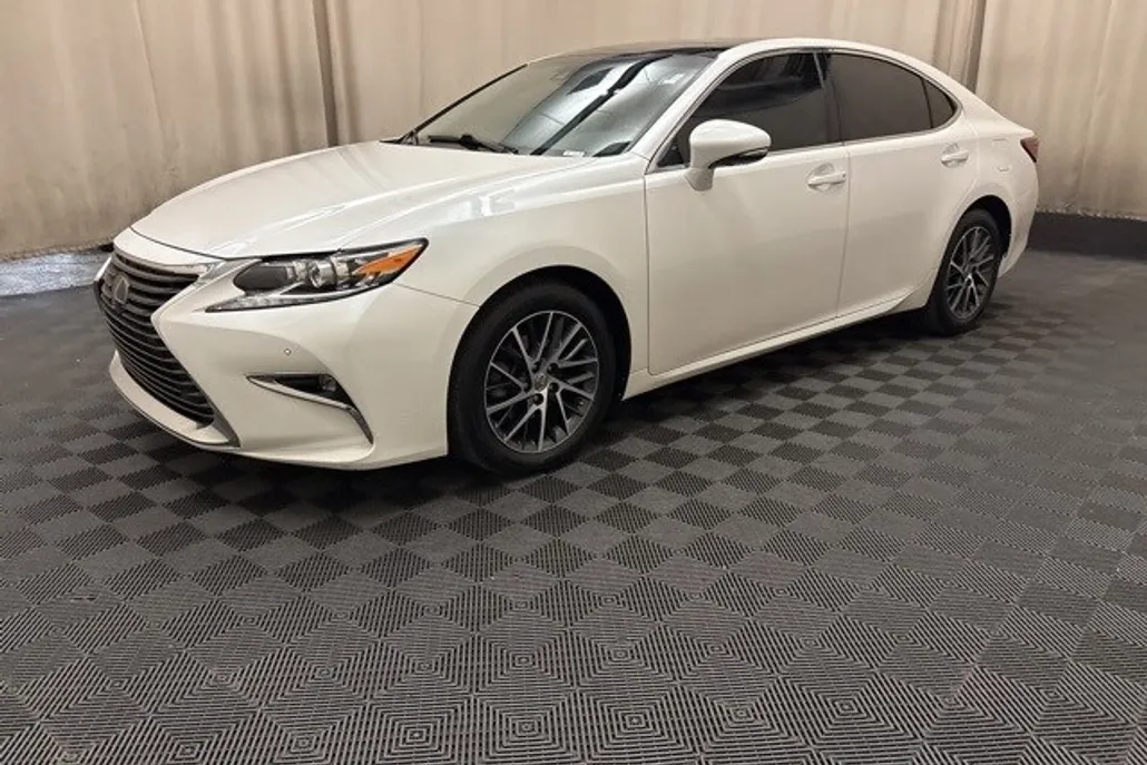 2017 Lexus ES 350 photo 1