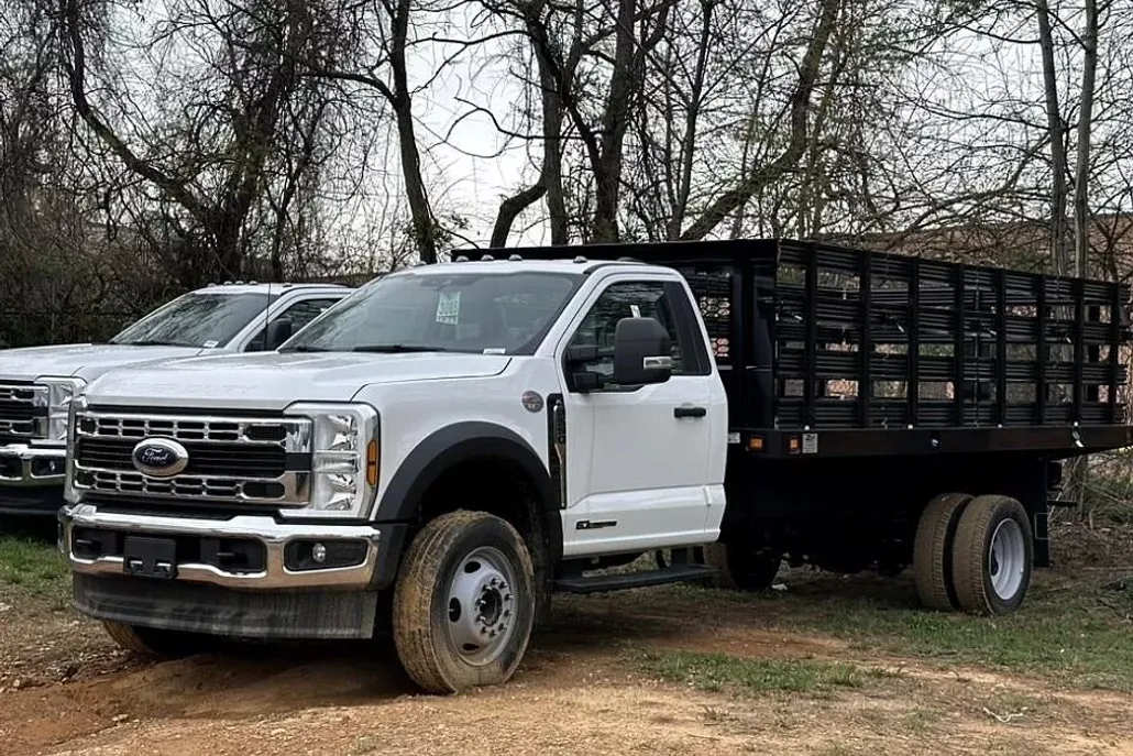 2024 Ford F-550 photo 1