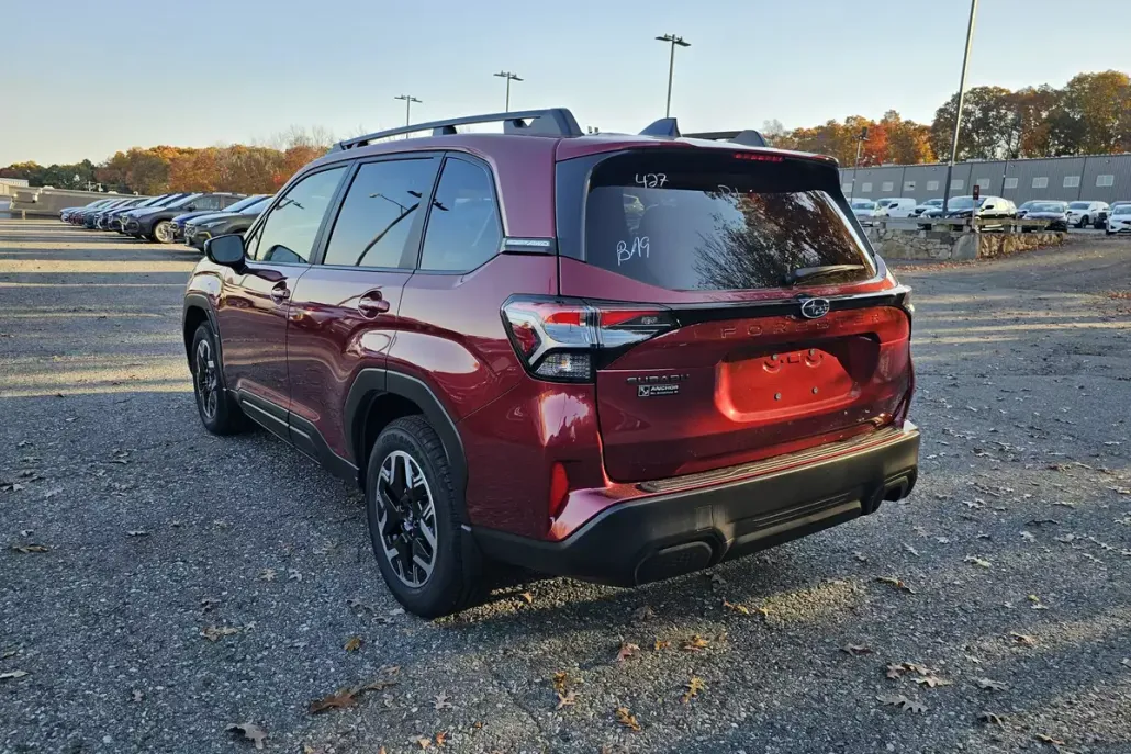 2025 Subaru Forester Premium photo 1