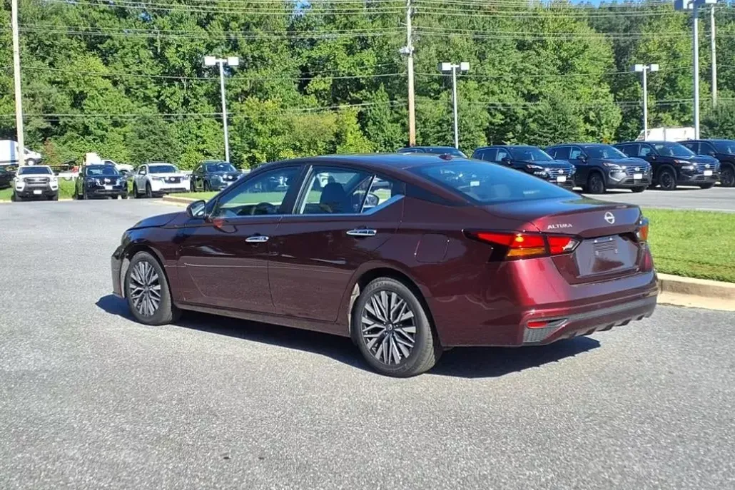 2023 Nissan Altima 2.5 SV photo 1