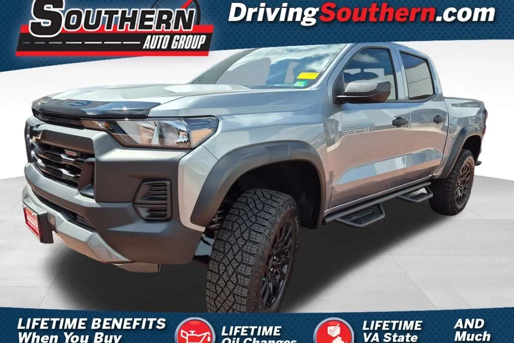 2024 Chevrolet Colorado Trail Boss photo 1