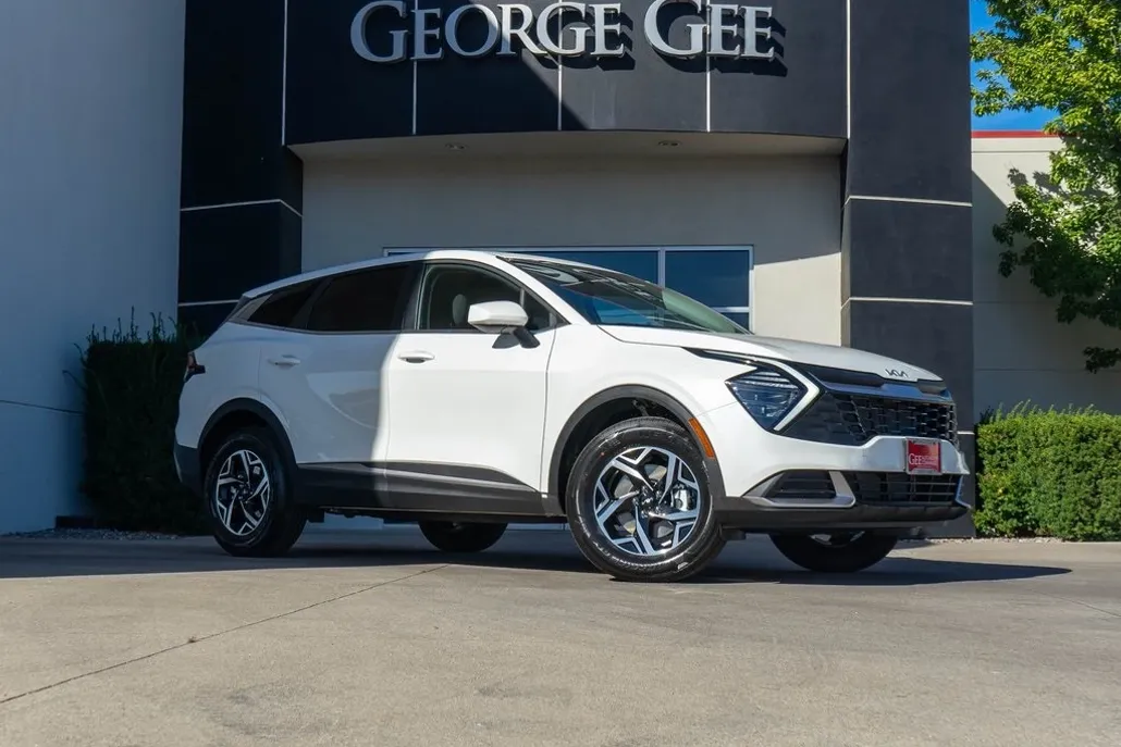 2025 Kia Sportage LX photo 1