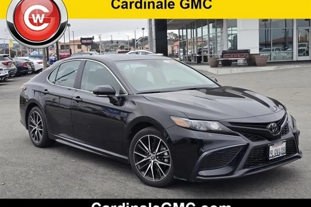 2024 Toyota Camry SE photo 1