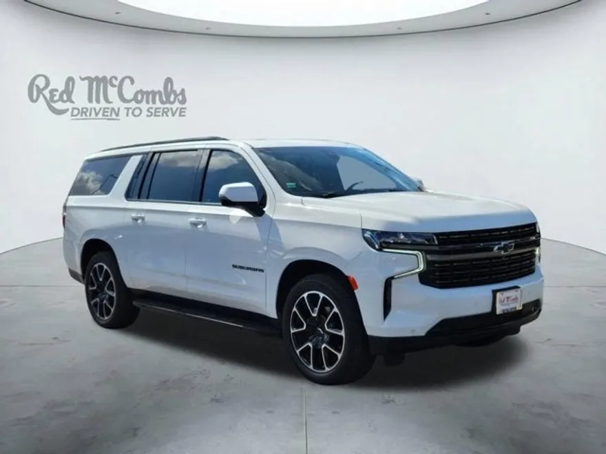 2022 Chevrolet Suburban RST photo 1