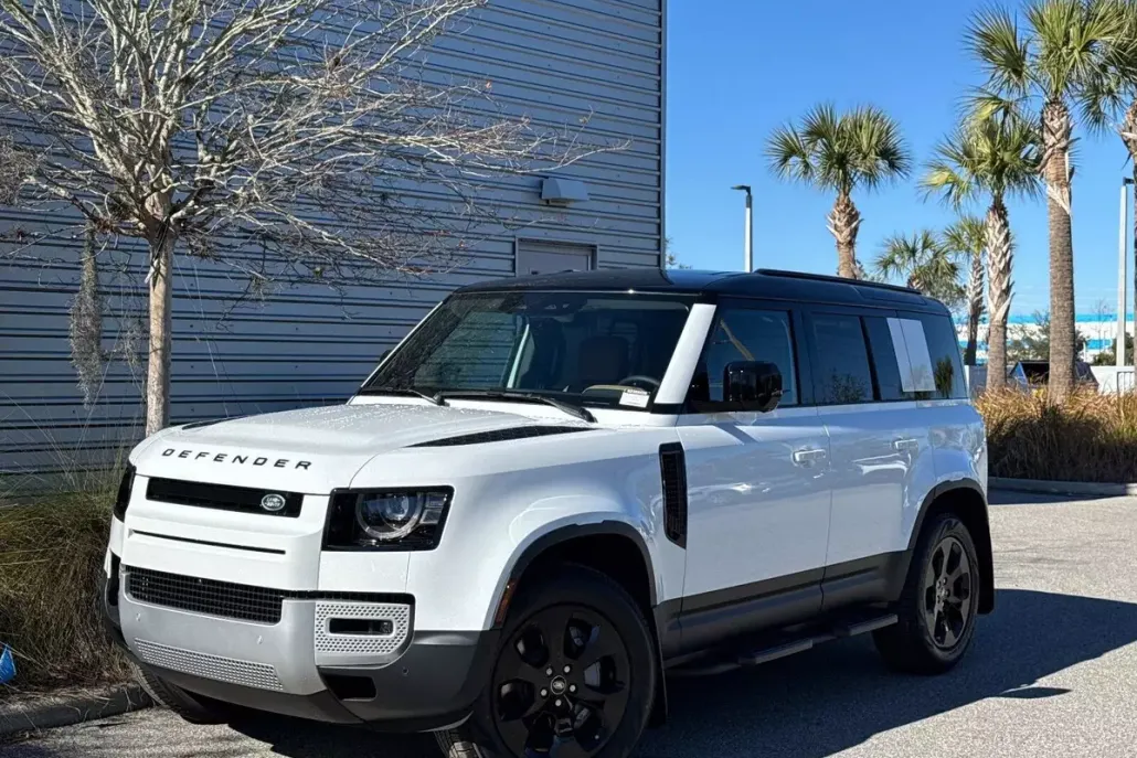 2025 Land Rover Defender 110 S photo 1