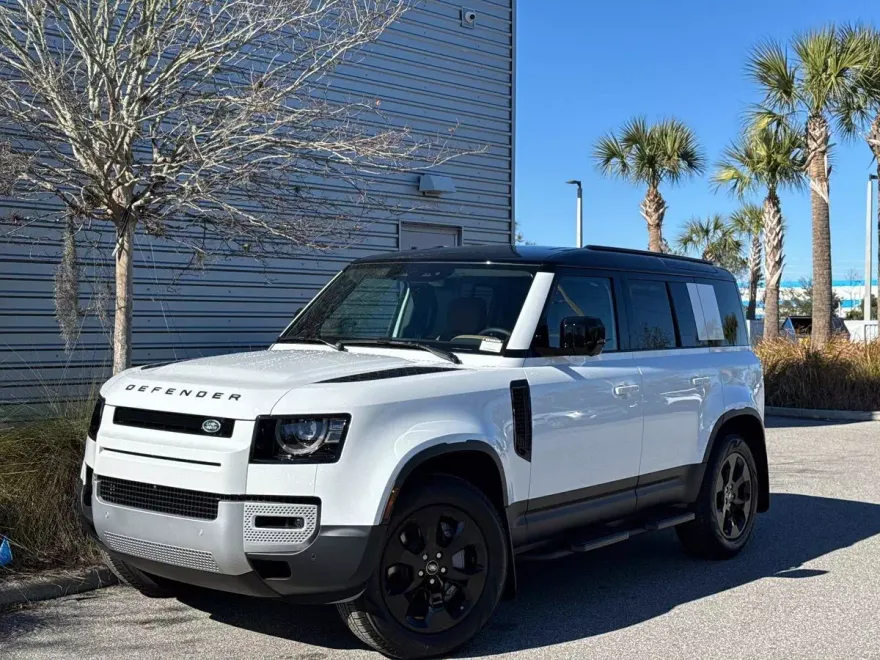 2025 Land Rover Defender 110 S photo 1