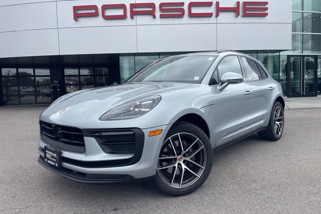 2025 Porsche Macan T photo 1