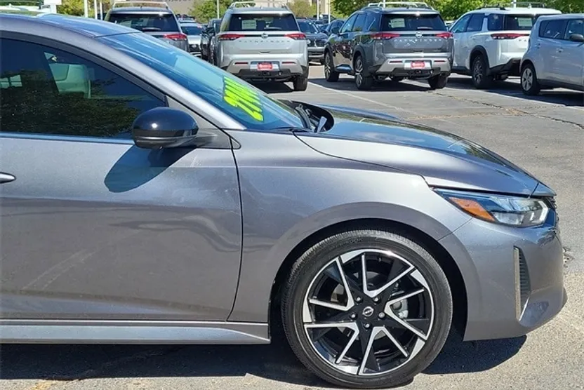 2024 Nissan Sentra SR photo 1
