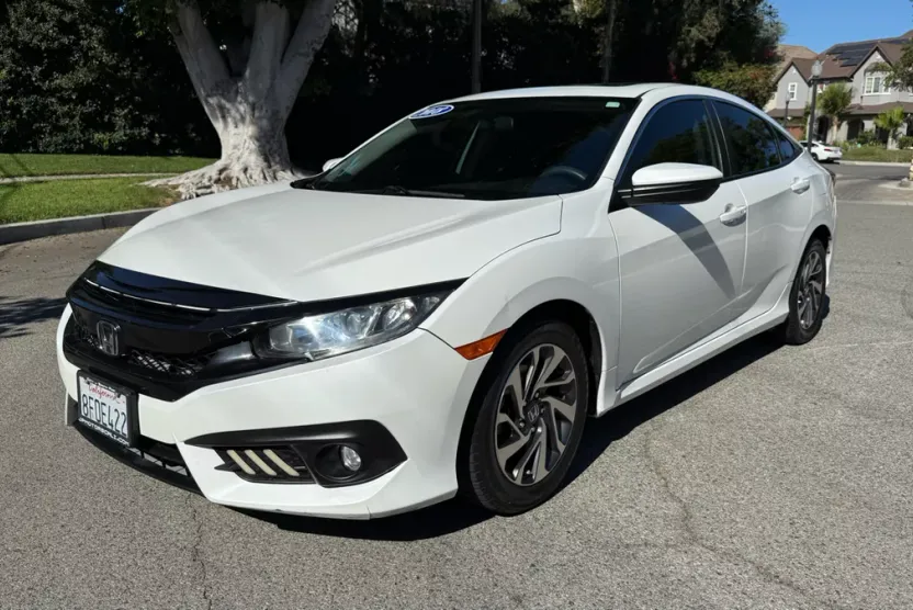 2018 Honda Civic EX photo 1
