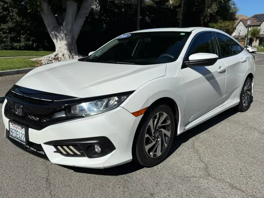 2018 Honda Civic EX photo 1