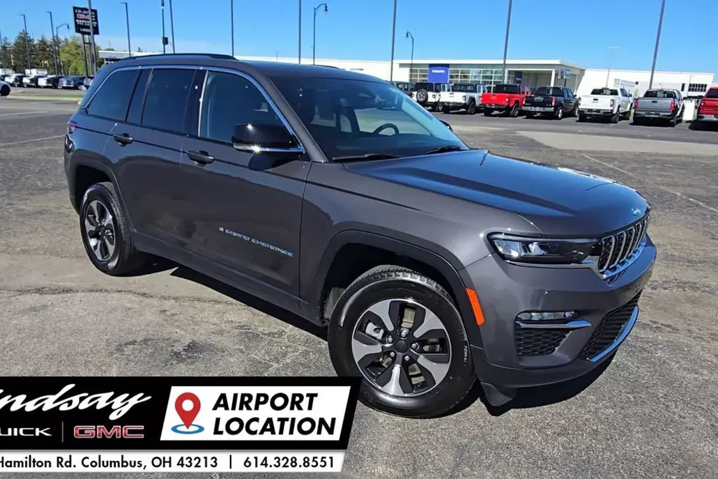 2023 Jeep Cherokee Base photo 1
