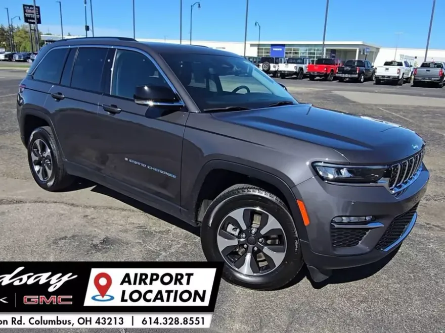 2023 Jeep Cherokee Base photo 1