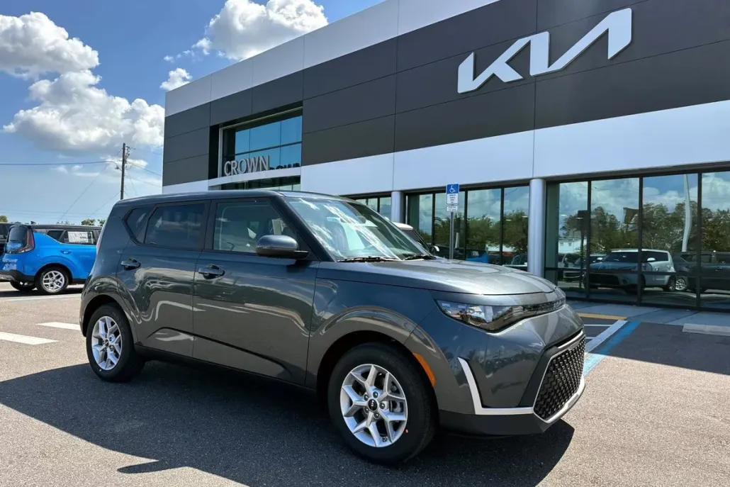 2025 Kia Soul LX photo 1