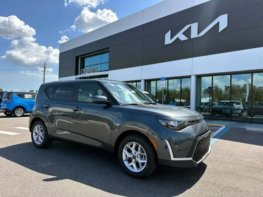 2025 Kia Soul LX photo 1