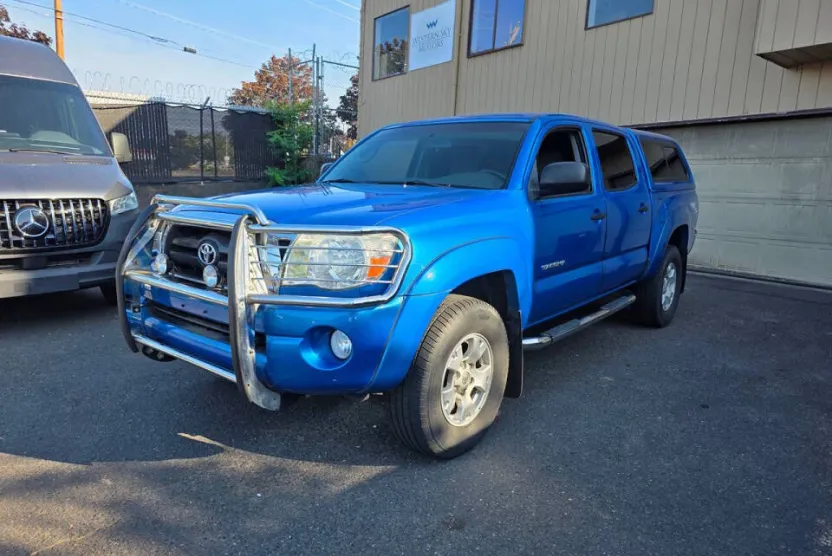 2006 Toyota Tacoma PreRunner V6 photo 1