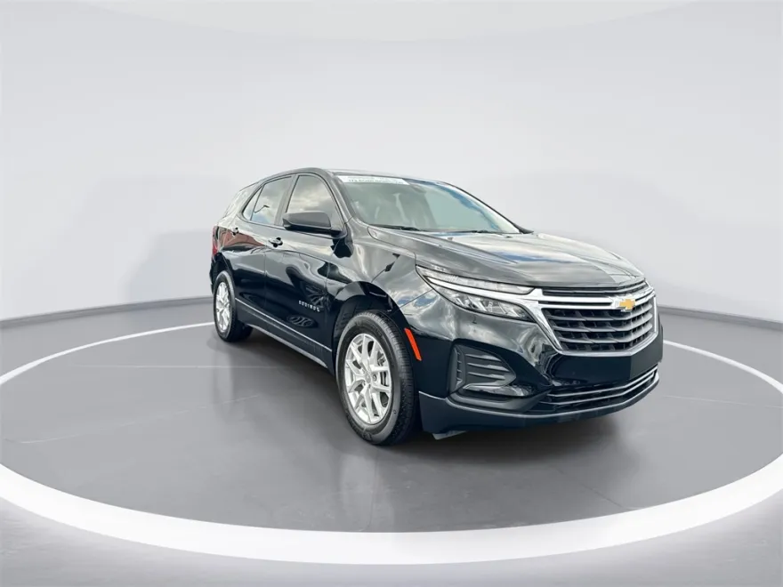 2024 Chevrolet Equinox LS photo 1