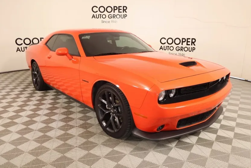 2022 Dodge Challenger R/T photo 1