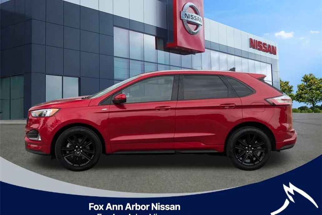 2023 Ford Edge ST photo 1