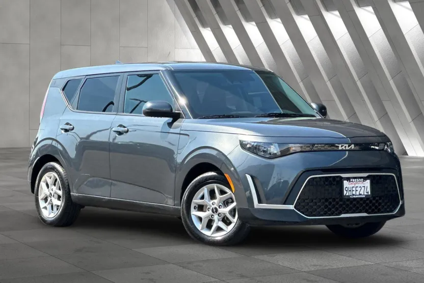 2023 Kia Soul LX photo 1