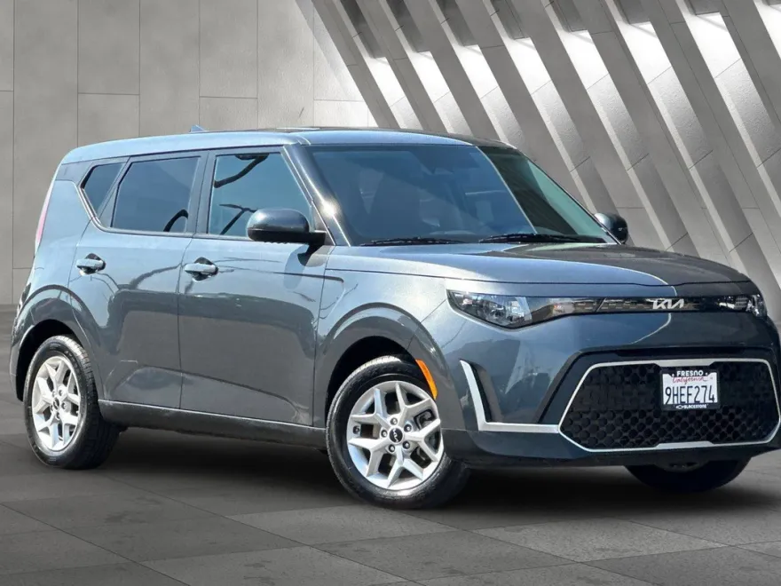 2023 Kia Soul LX photo 1