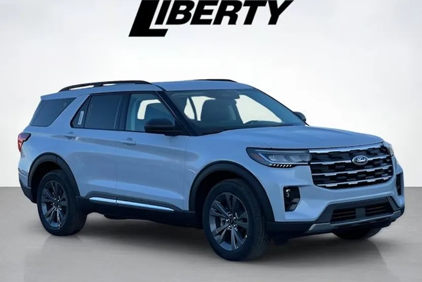 2025 Ford Explorer photo 1