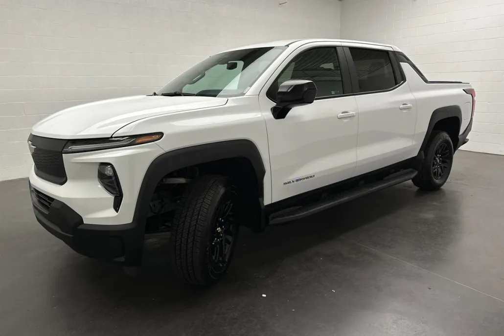 2024 Chevrolet Silverado EV Work Truck photo 1
