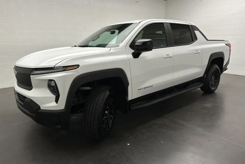 2024 Chevrolet Silverado EV Work Truck photo 1