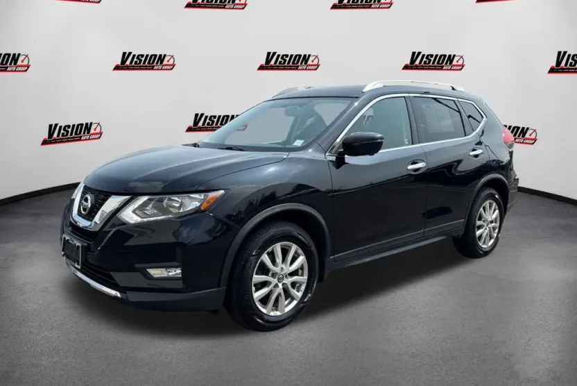 2017 Nissan Rogue SV photo 1
