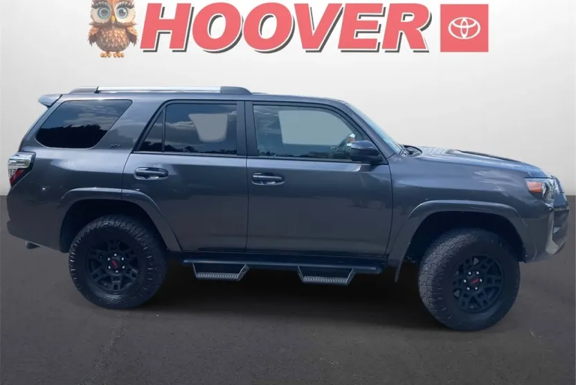 2022 Toyota 4Runner SR5 photo 1