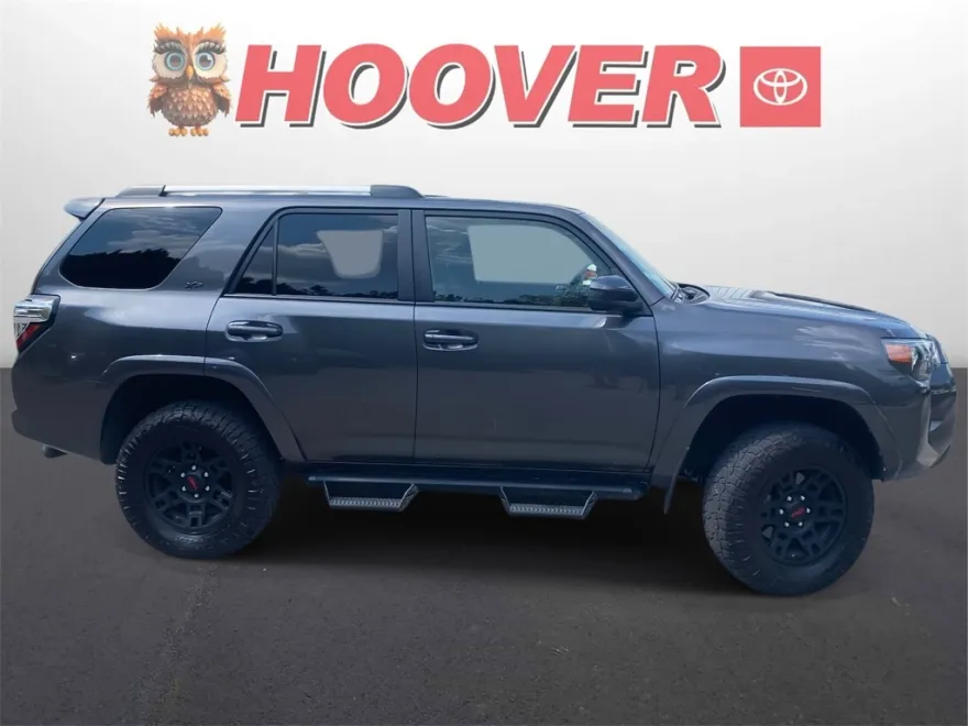 2022 Toyota 4Runner SR5 photo 1