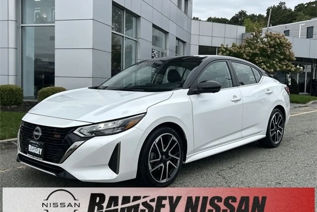 2024 Nissan Sentra SR photo 1