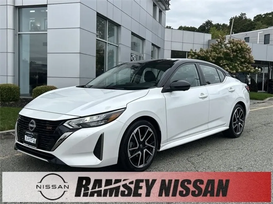 2024 Nissan Sentra SR photo 1