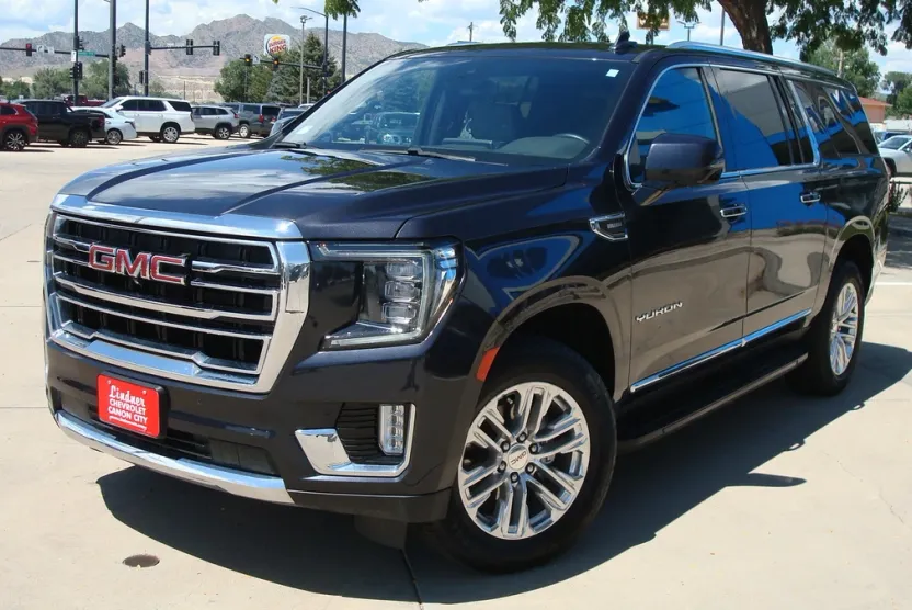 2023 Gmc Yukon XL SLT photo 1