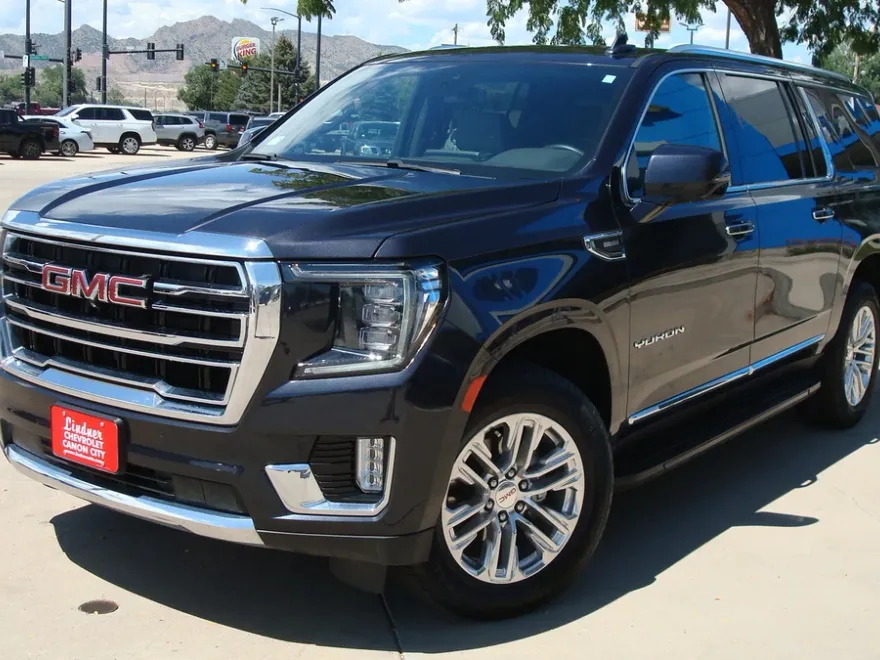 2023 Gmc Yukon XL SLT photo 1