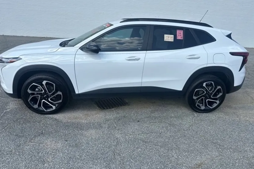 2025 Chevrolet Trax photo 1