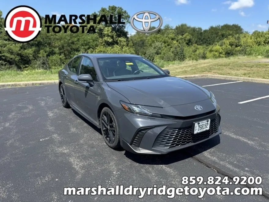 2025 Toyota Camry SE photo 1