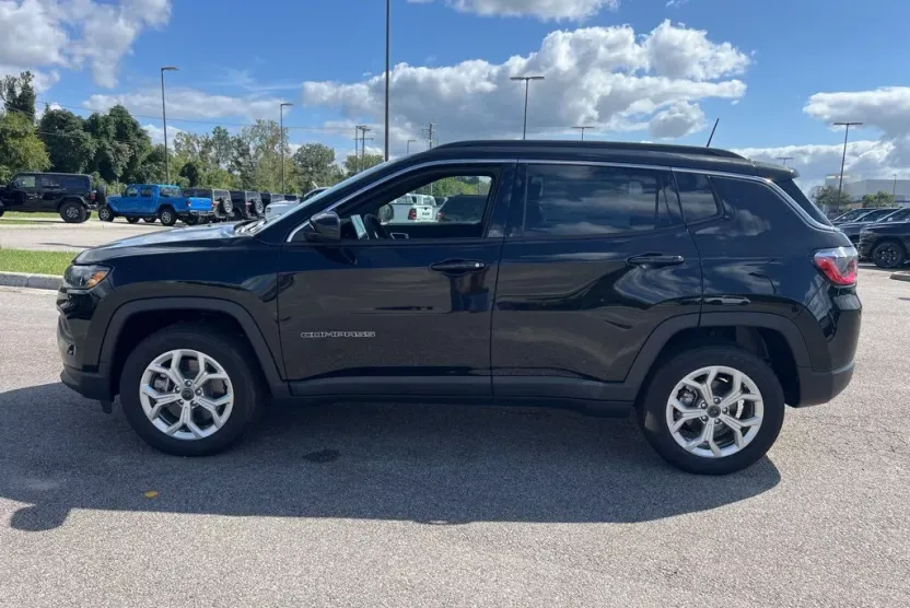 2025 Jeep Compass Latitude photo 1