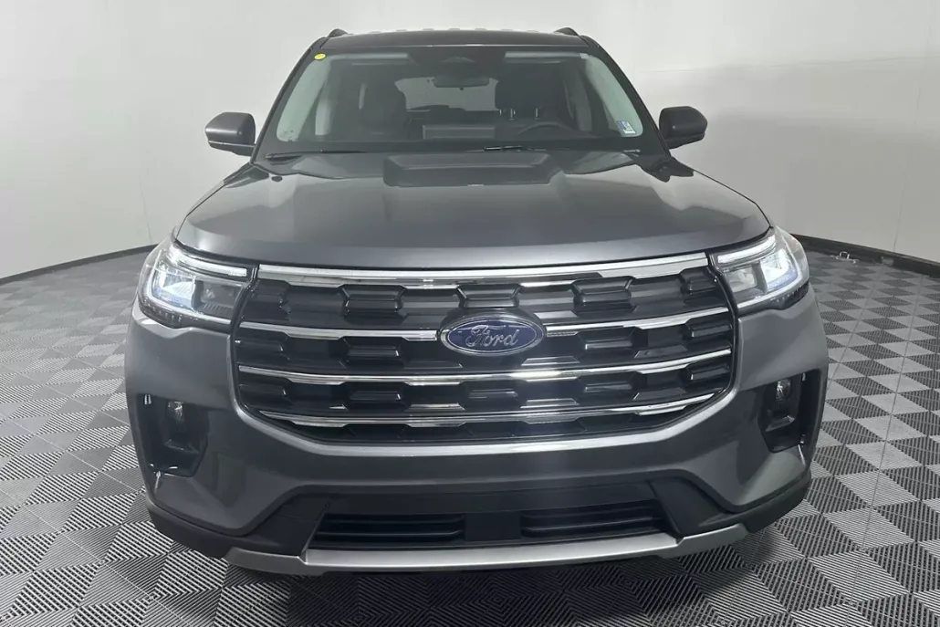 2025 Ford Explorer photo 1