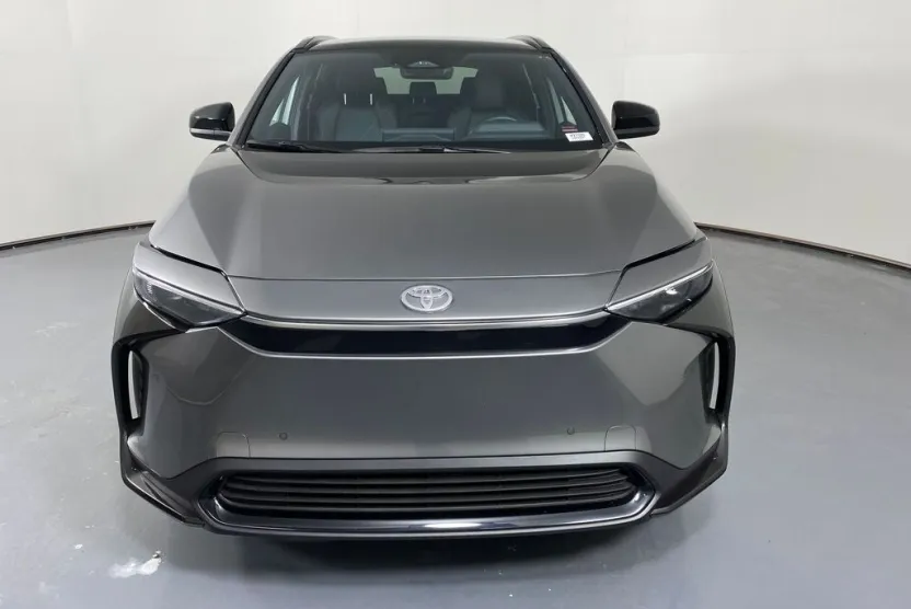 2024 Toyota bZ4X XLE photo 1