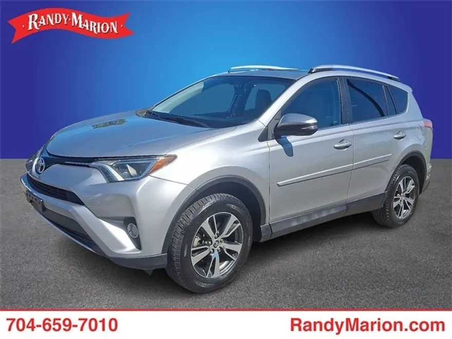2016 Toyota RAV4 XLE photo 1