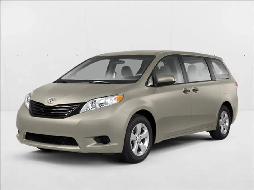 2013 Toyota Sienna XLE photo 1
