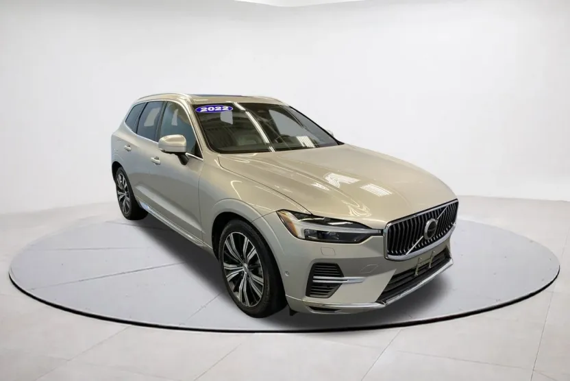 2022 Volvo XC60 Recharge Hybrid Inscription photo 1
