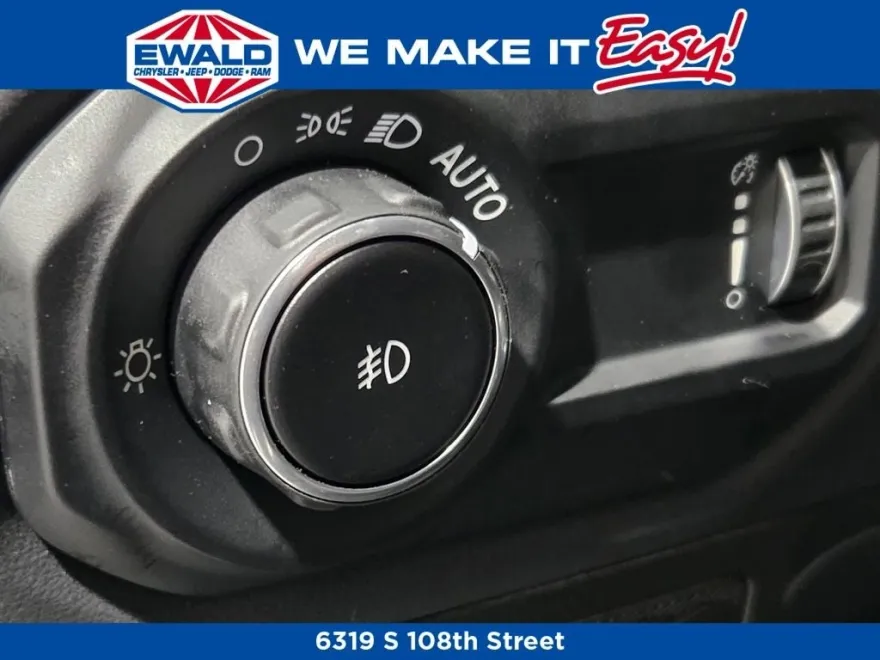 2025 Jeep Wrangler Sahara photo 11
