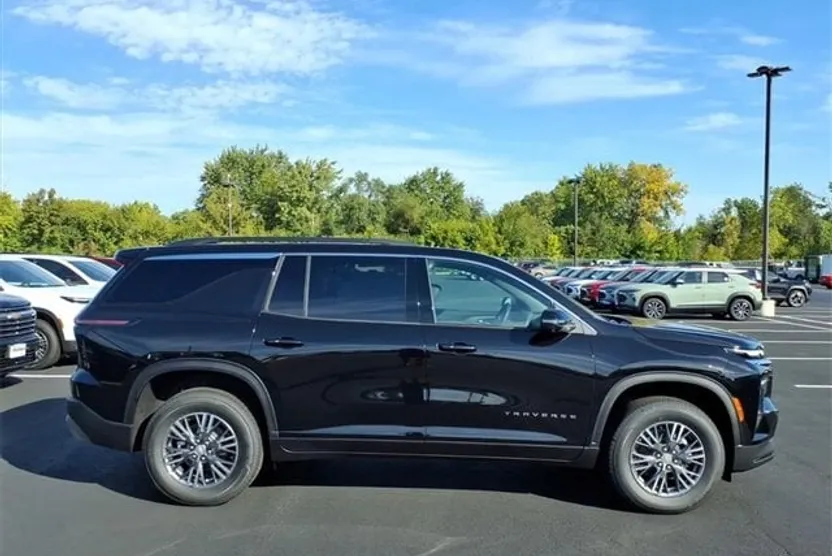 2026 Chevrolet Traverse photo 1