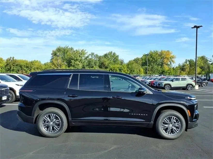 2026 Chevrolet Traverse photo 1