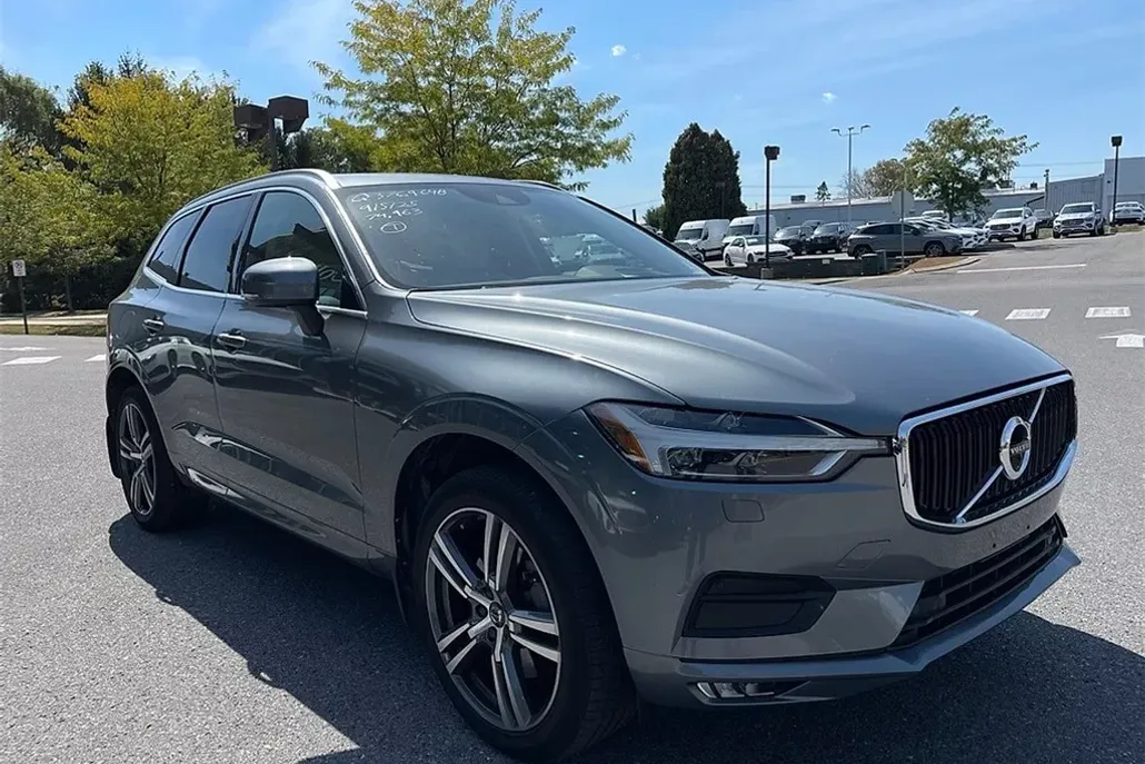 2020 Volvo XC60 T6 Momentum photo 1